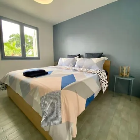 De Cazaux, Piscine Chauffee Petanque Billard