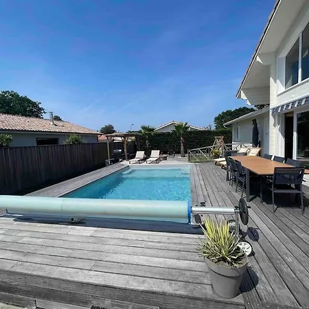 De Cazaux, Piscine Chauffee Petanque Billard La Teste-de-Buch