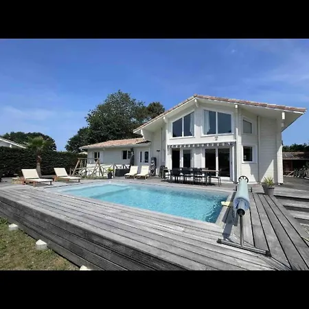 De Cazaux, Piscine Chauffee Petanque Billard La Teste-de-Buch